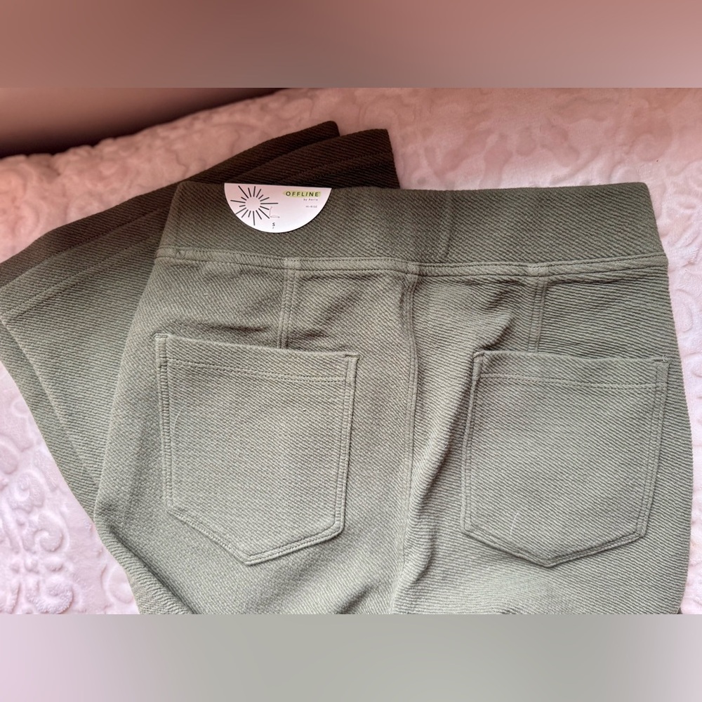 NWT Offline by Aerie Hi-Rise Flare Leggings Small | Olive